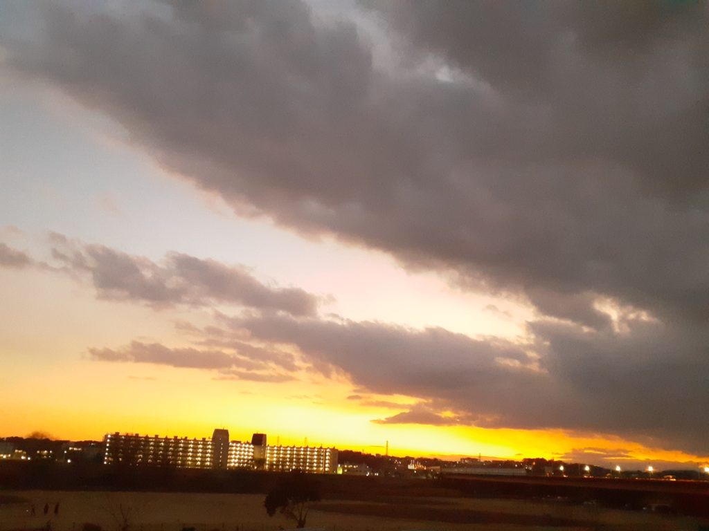 多摩川の夕日　雲　　　2月7日