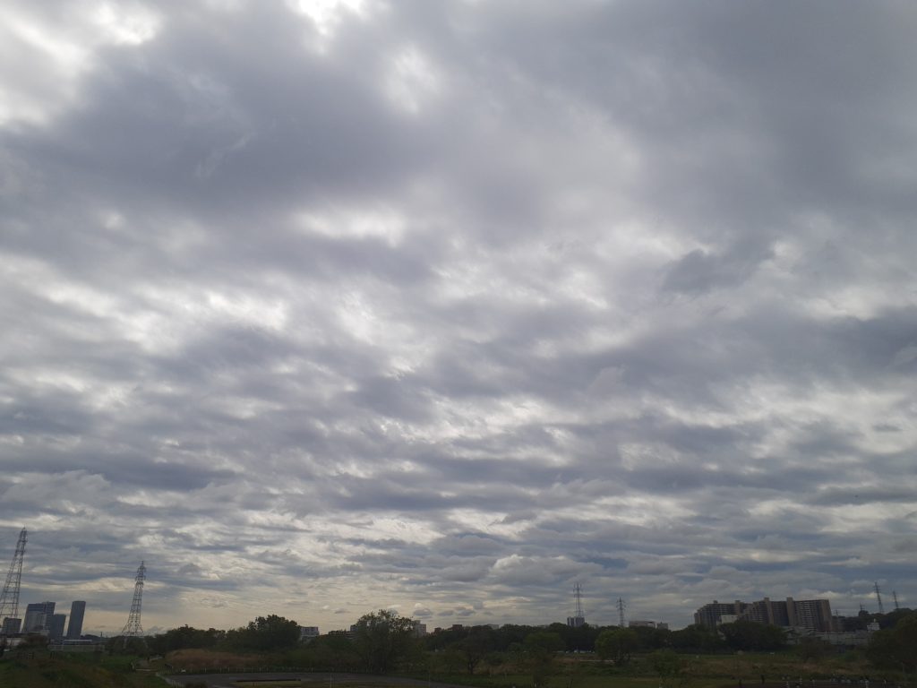 多摩川の雲　　4月16日
