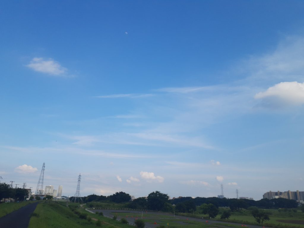 多摩川の雲　　6月9日