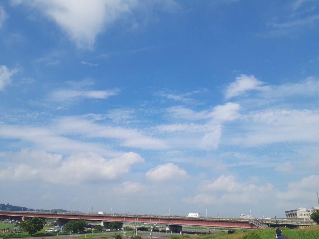 多摩川の雲　　8月27日