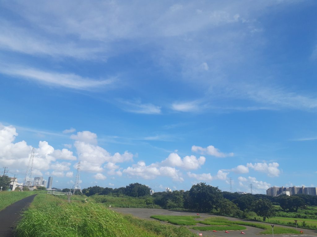 多摩川の雲　　8月31日