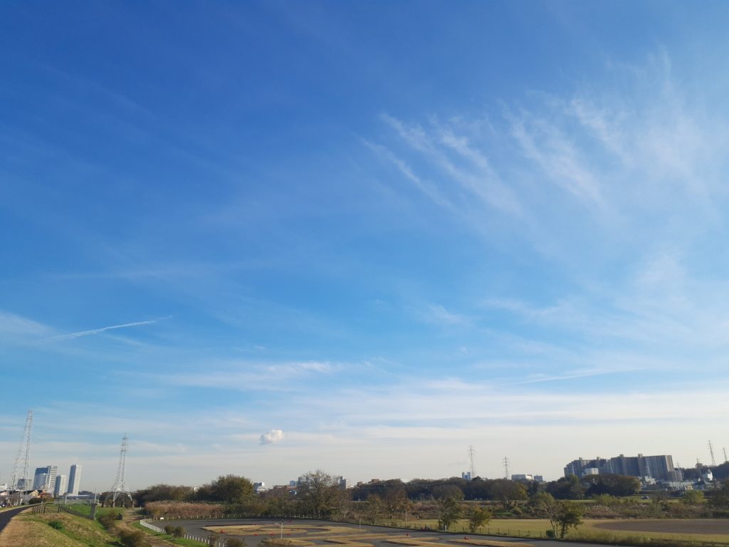 多摩川の雲　　12月7日