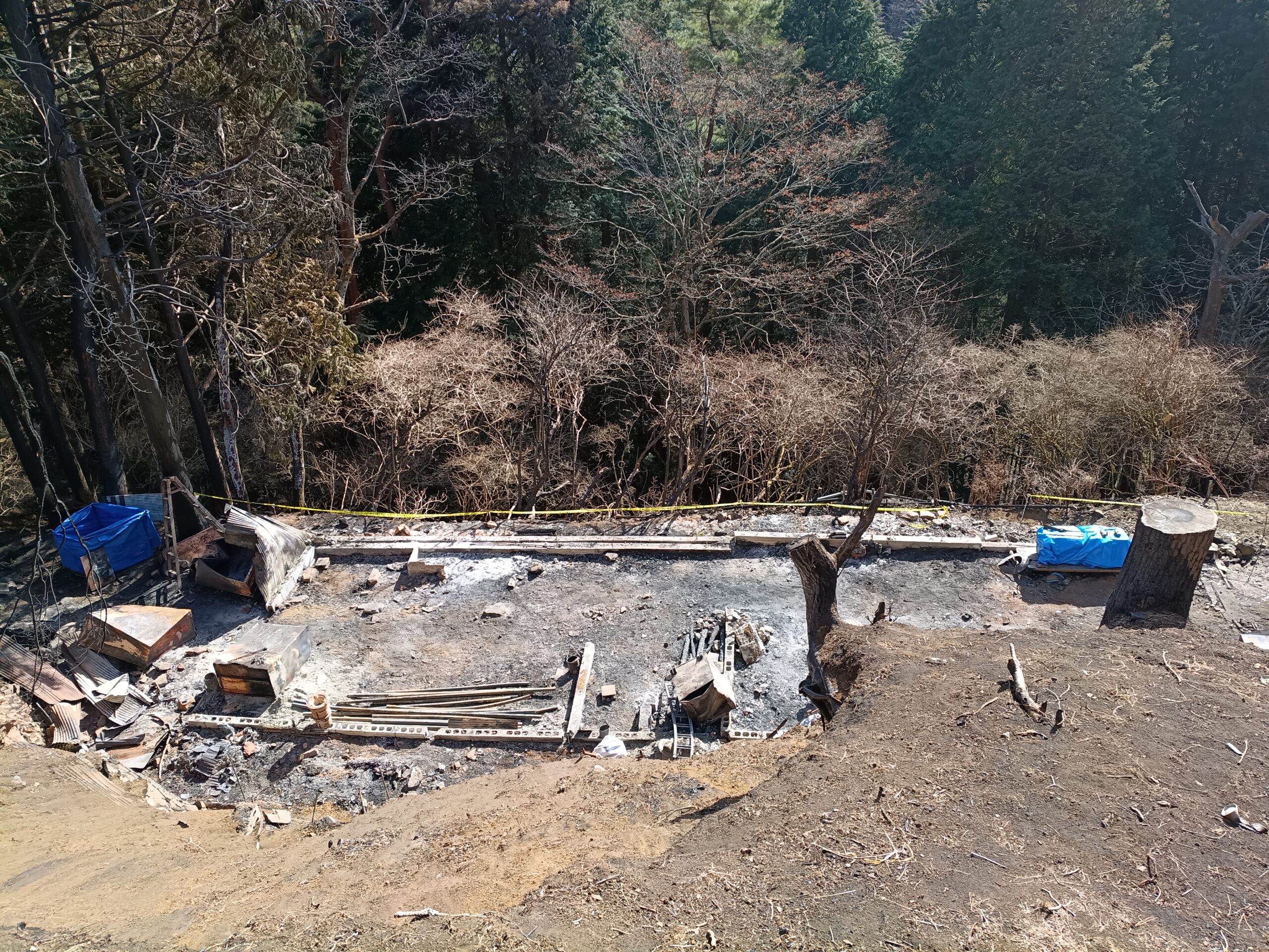 全焼した「堀山の家」跡